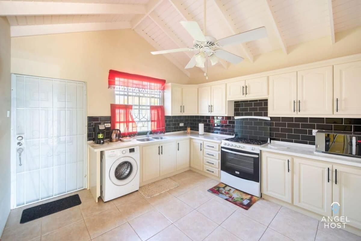 Beachy Cottage I Kitchen I Wi-Fi I Shaded Cabana I Parking サンフィリップ エクステリア 写真